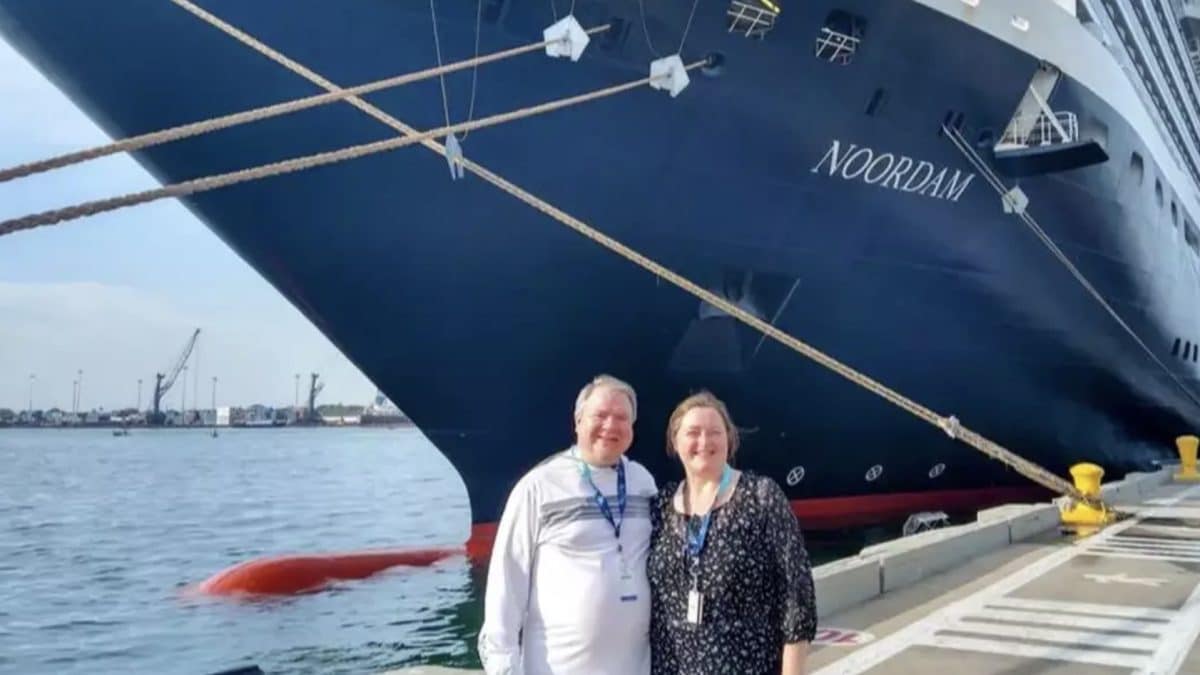 Casal vendeu a casa e toda a vida que tinham para morar em um navio de cruzeiro porque era mais barato do que a vida antiga.