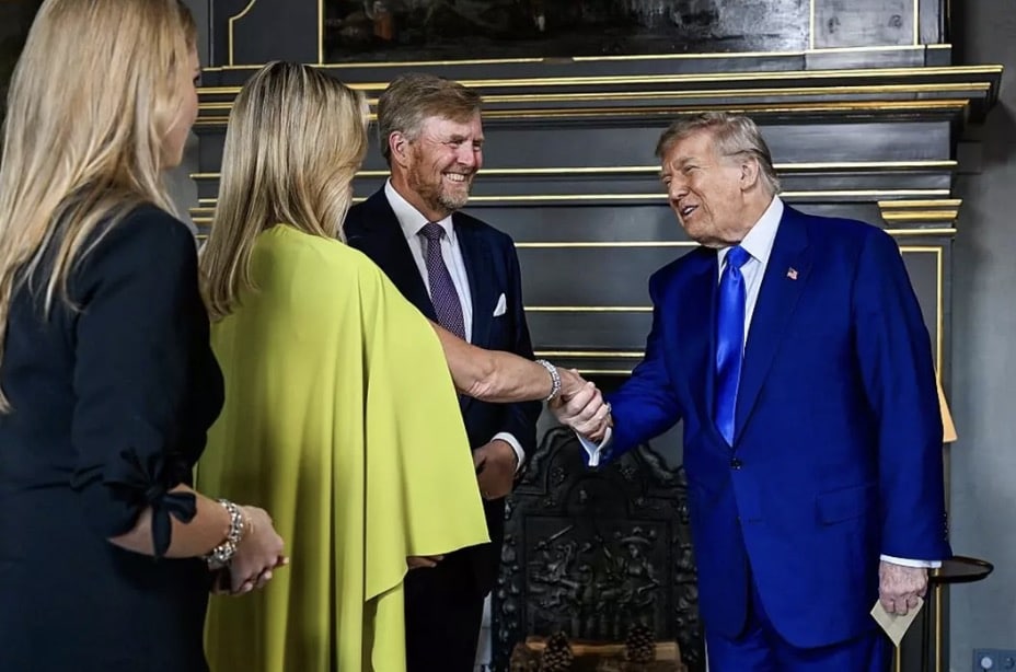 Trump gera teoria da conspiração sobre "sósia" após pessoas notarem detalhe "assustador" na reunião da OTAN Dizem que Trump mede 1,91 metro