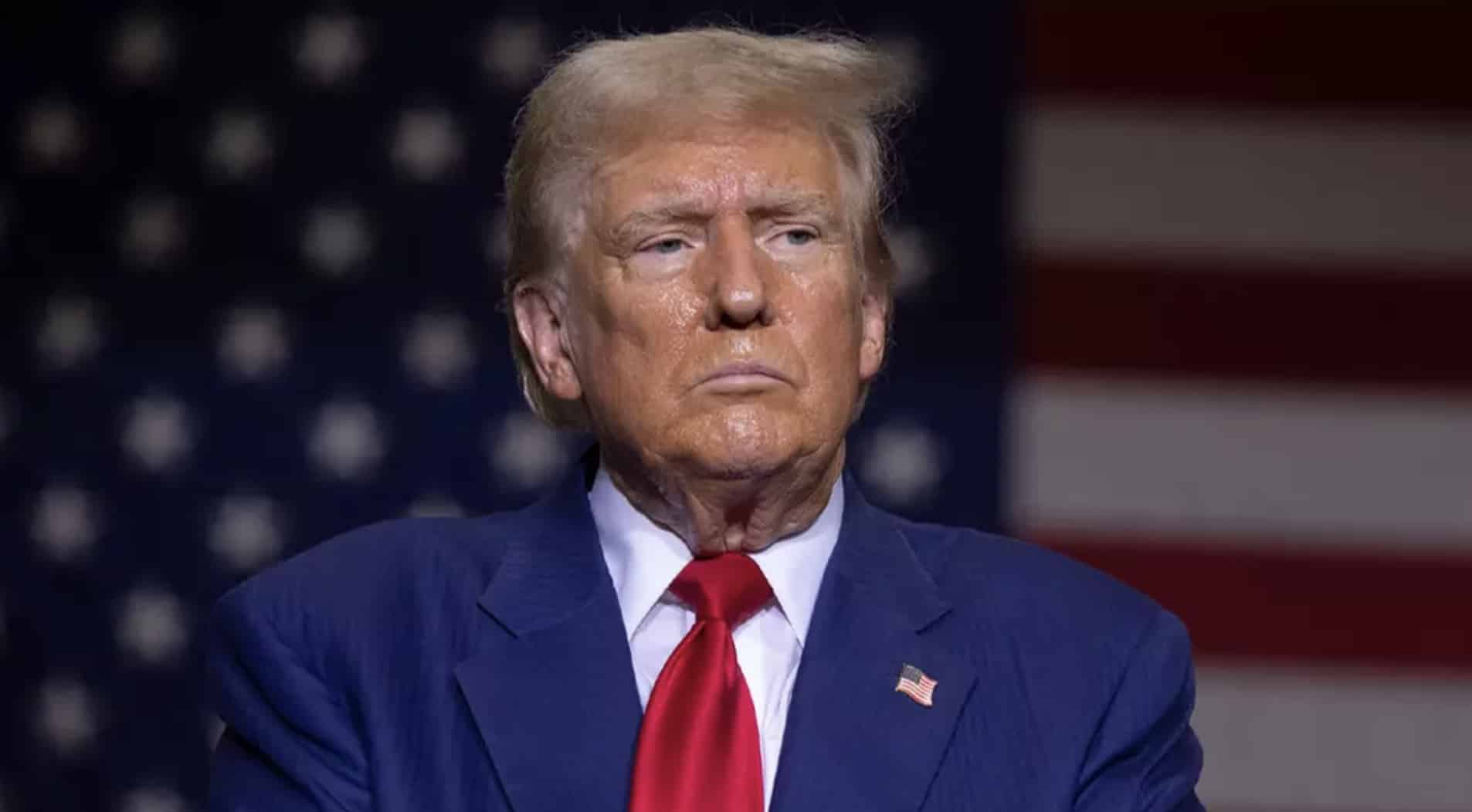 Donald Trump compartilha teoria da conspiração absurda de que Joe Biden foi 'executado' e substituído por um clone Donald Trump compartilha teoria da conspiração absurda de que Joe Biden foi 'executado' e substituído por um clone