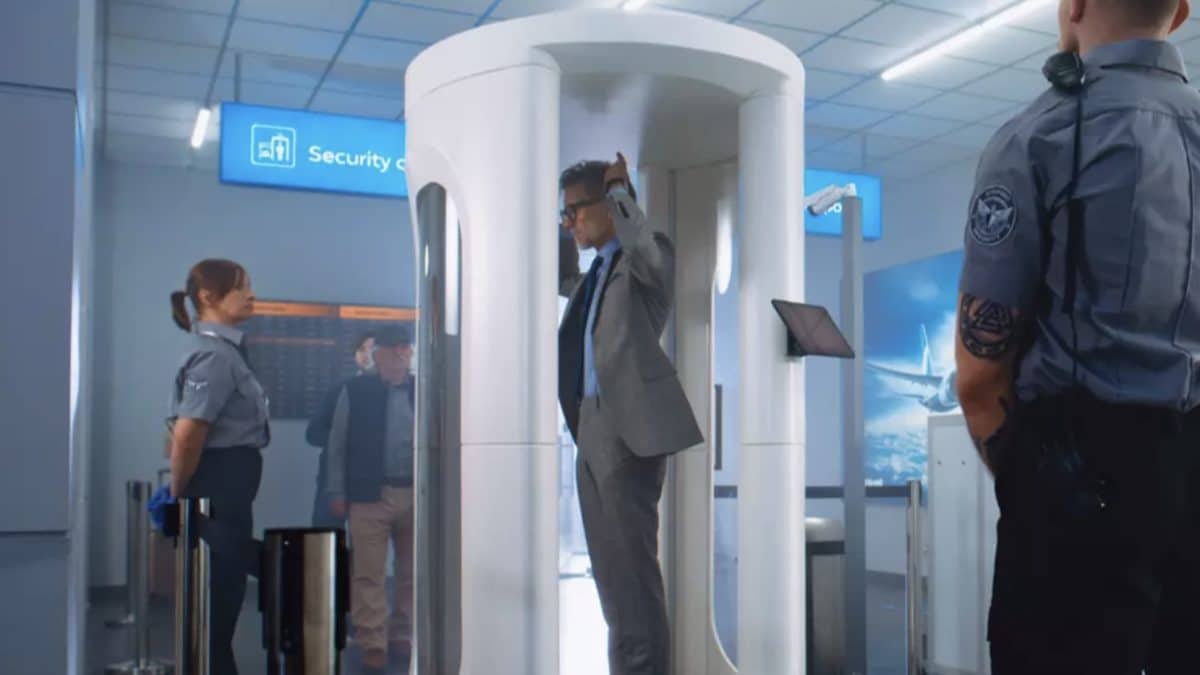 Homem emite alerta de viagem após passar pela segurança do aeroporto com ereção e ver o que apareceu na câmera