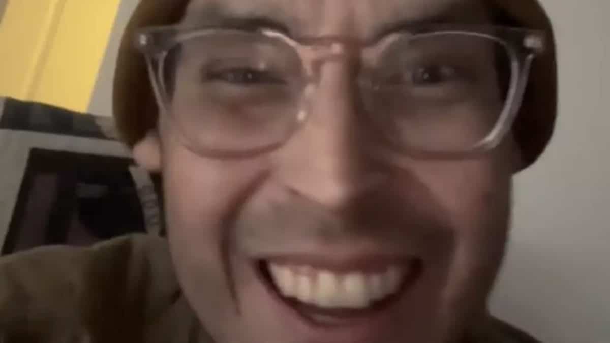 Influenciador de 30 anos anuncia sua própria morte em vídeo comovente apenas semanas após o nascimento do primeiro filho