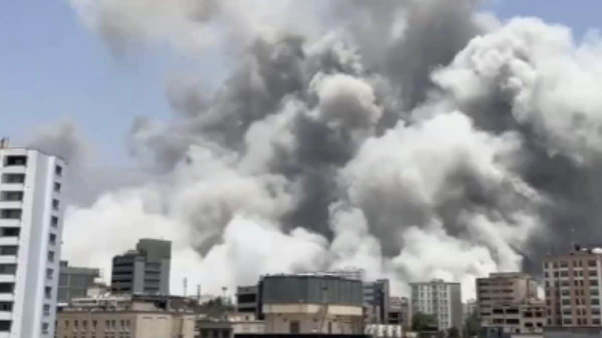 Israel ataca Irã com mísseis contra prisão e usina nuclear
