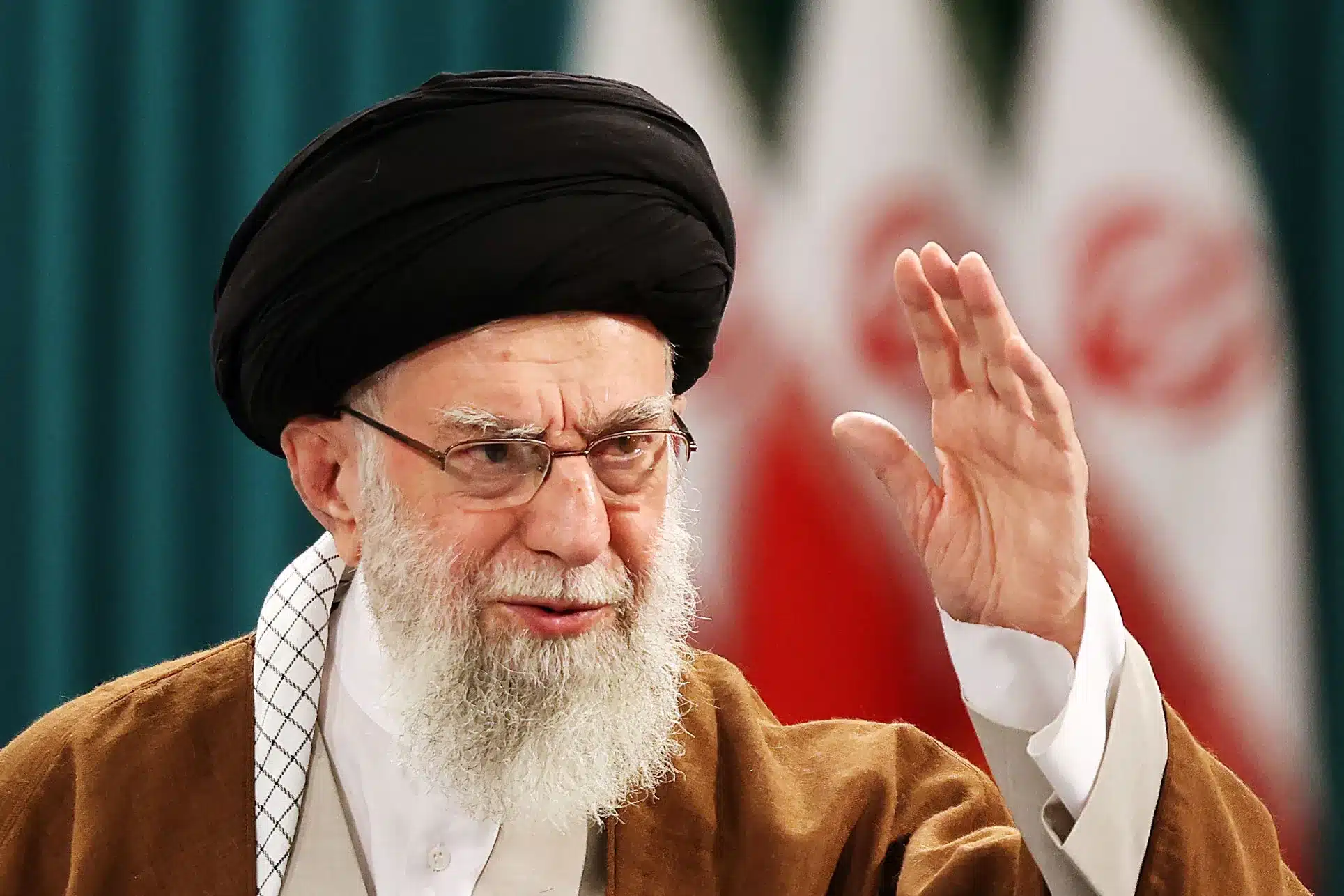 O que é uma 'bomba suja', que alguns dizem que o Irã pode lançar em Israel? Khamenei, líder supremo do Irã