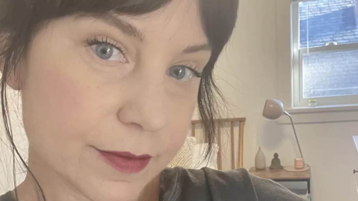 Mãe solteira, de 48 anos, diagnosticada com Alzheimer de início precoce revela os primeiros sintomas que notou