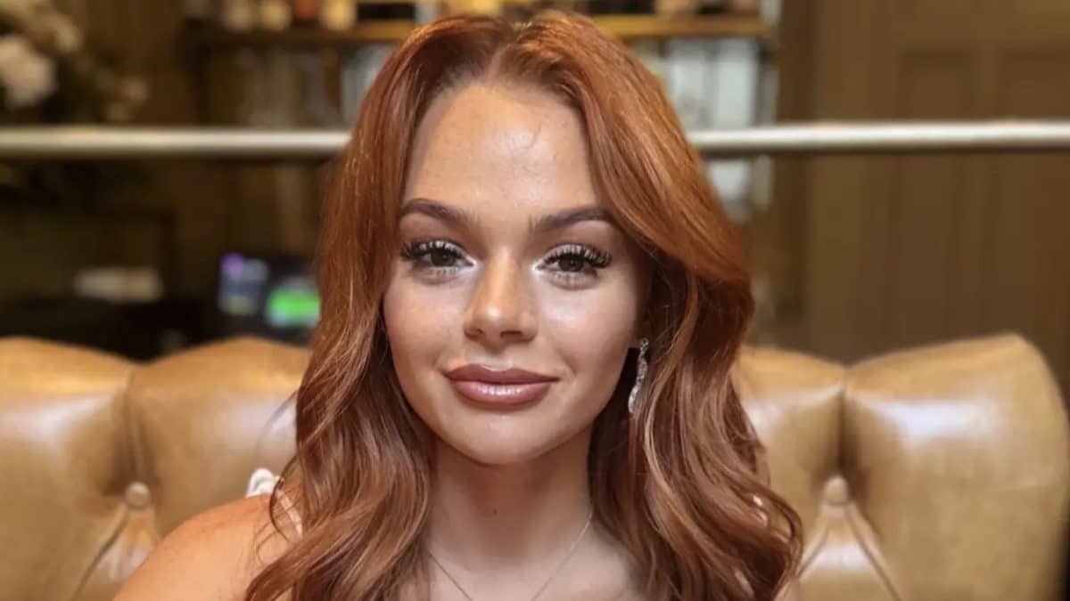 Mulher, de 28 anos, compartilha sintomas que foram descartados por médicos 9 vezes antes de ser diagnosticada com câncer de estágio 4