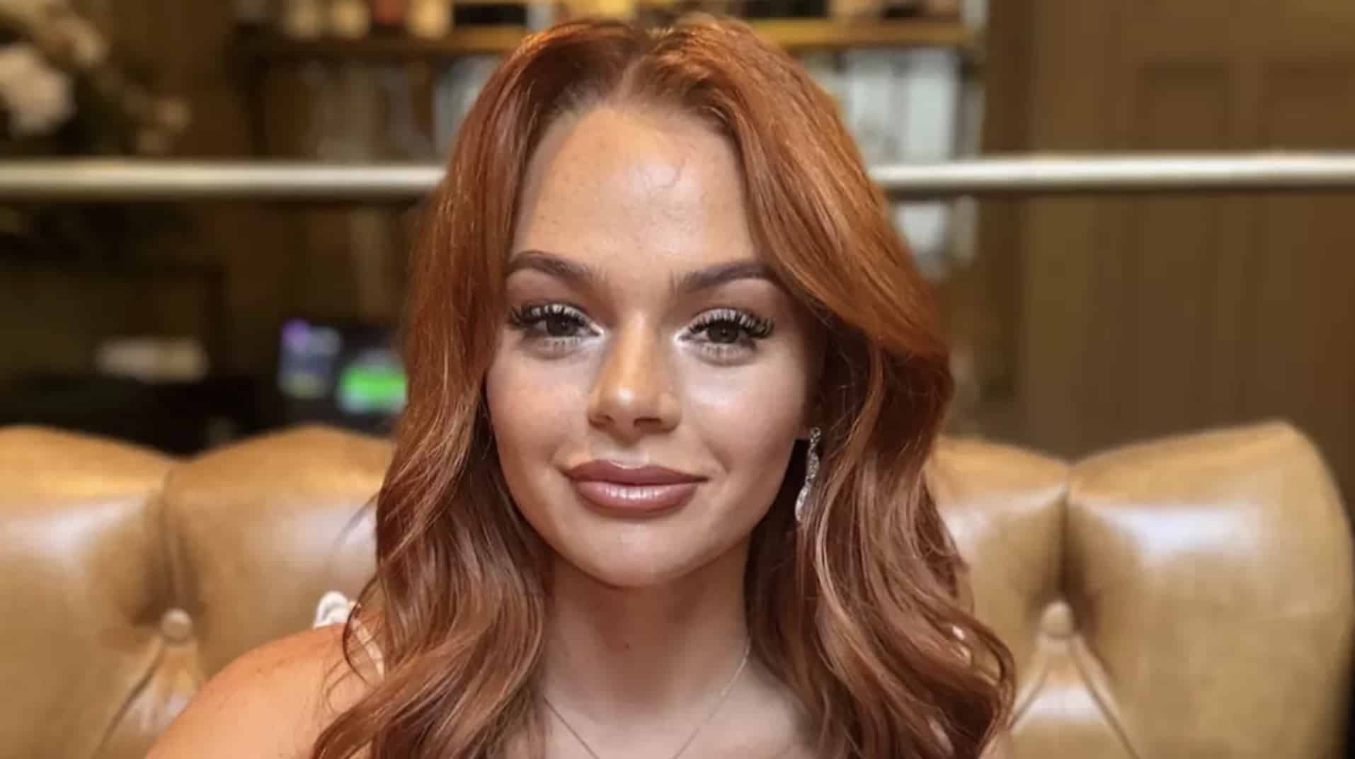 Mulher, de 28 anos, compartilha sintomas que foram descartados por médicos 9 vezes antes de ser diagnosticada com câncer de estágio 4 Mulher, de 28 anos, compartilha sintomas que foram descartados por médicos 9 vezes antes de ser diagnosticada com câncer de estágio 4
