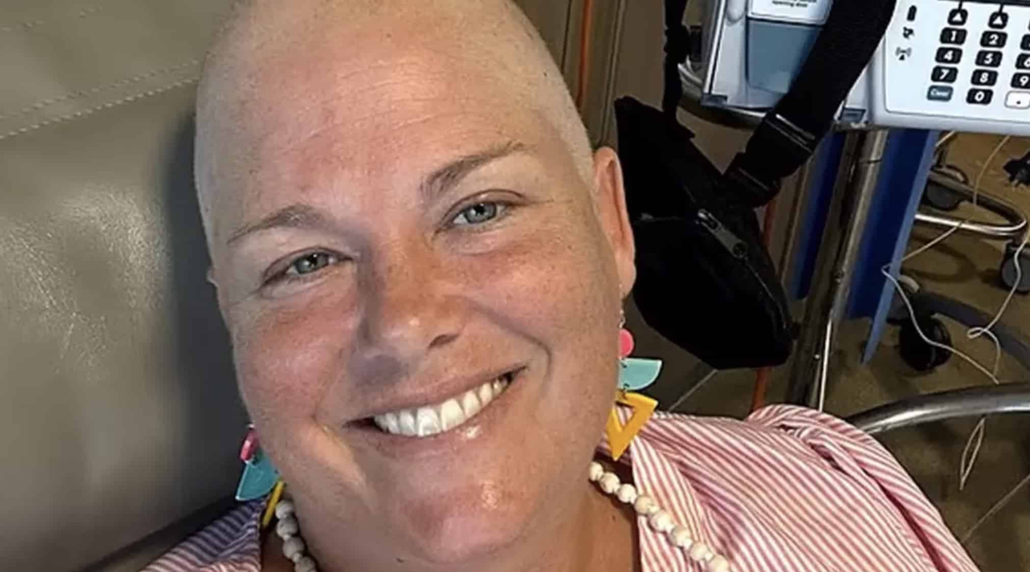 Mulher de 47 anos diagnosticada com câncer em estágio 4 emite alerta urgente sobre sintoma sutil que ignorou Mulher de 47 anos diagnosticada com câncer em estágio 4 emite alerta urgente sobre sintoma sutil que ignorou