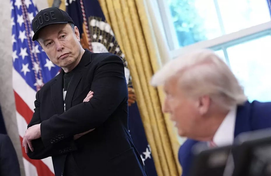 Pessoas estão apontando a mesma coisa enquanto foto de Elon Musk viraliza após ele pedir o impeachment de Donald Trump Musk e Trump tiveram uma desavença