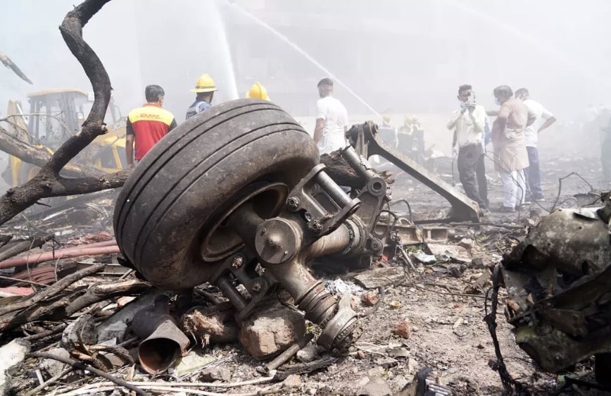 Especialista em aviação explica um detalhe que não parecia certo no avião da Air India enquanto as trágicas “palavras finais” do piloto são reveladas O avião caiu a poucos quilômetros do aeroporto apenas minutos após a decolagem.