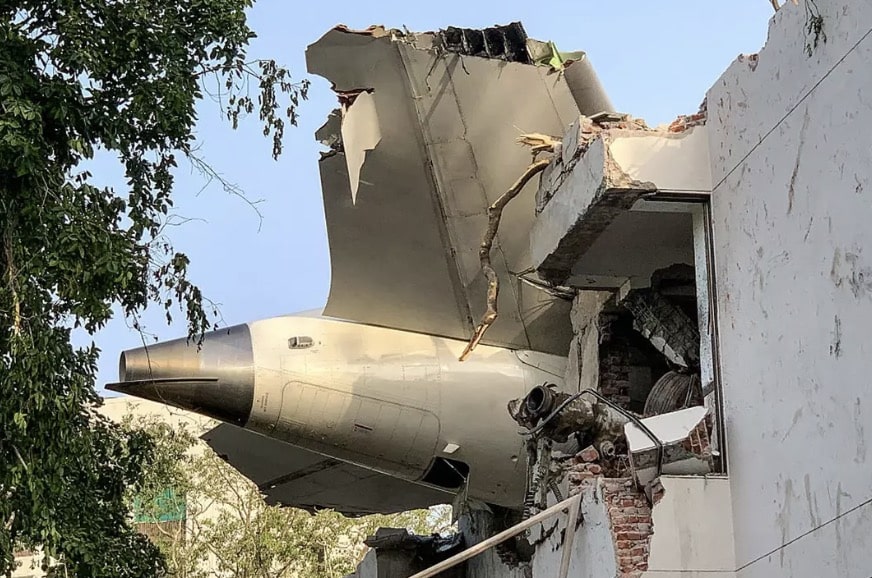Único sobrevivente da queda do avião da Air India revela como conseguiu escapar durante a tragédia que matou 241 pessoas O jato colidiu com um prédio apenas alguns momentos após a decolagem.