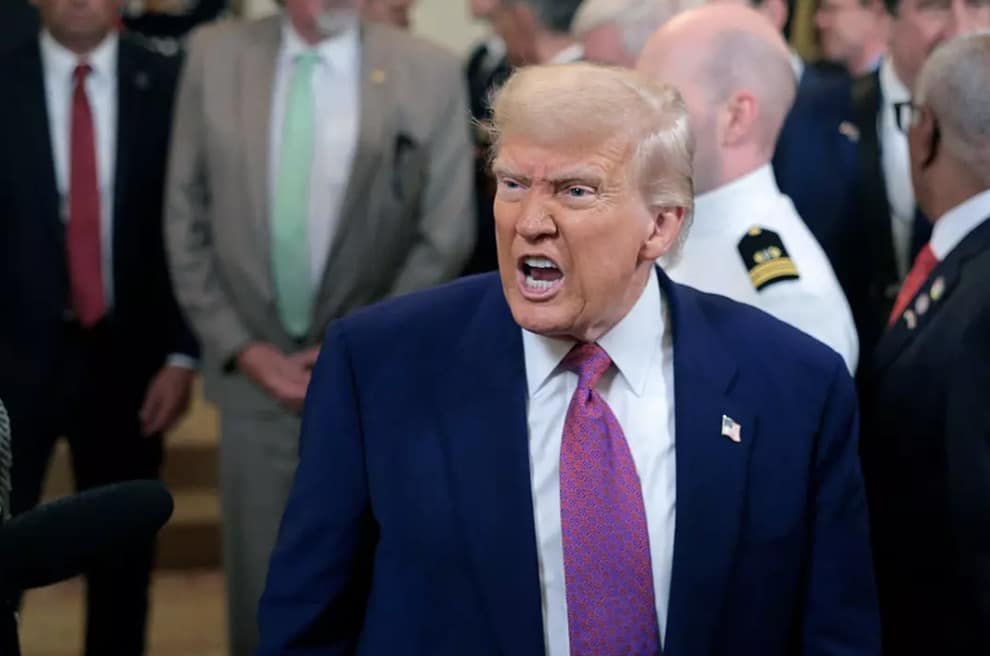 Donald Trump afirma que os EUA agora têm 'controle total' do espaço aéreo do Irã em declaração estranha após bombardeio em instalação nuclear O presidente Donald Trump emitiu uma mensagem dura, embora estranha, sobre o Líder Supremo do Irã no Truth Social