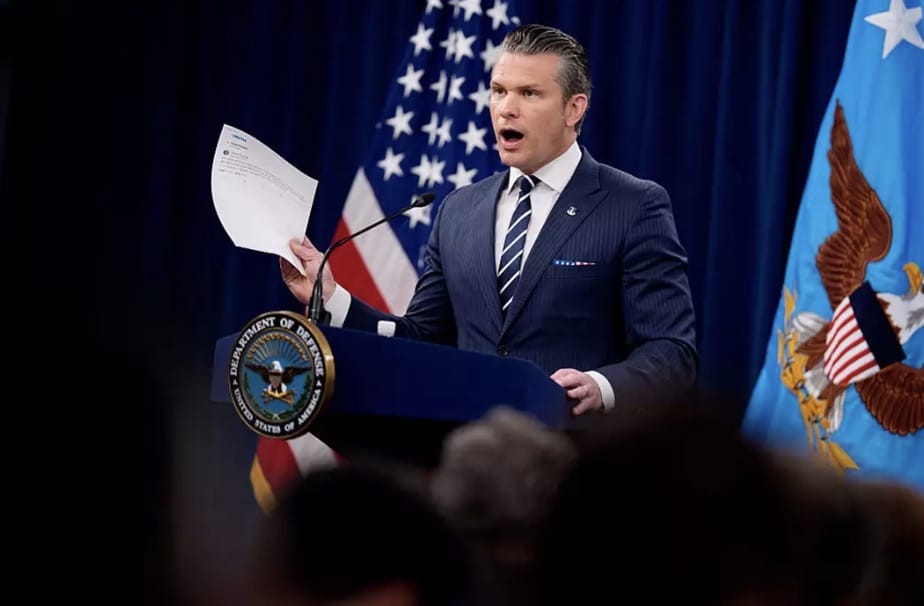 Pentágono divulga detalhes por trás do ataque "secreto" ao Irã e como bombardeiros viajaram "sem que o mundo soubesse" O secretário de Defesa, Pete Hegseth, realizou uma coletiva de imprensa após os ataques aéreos dos EUA ao Irã