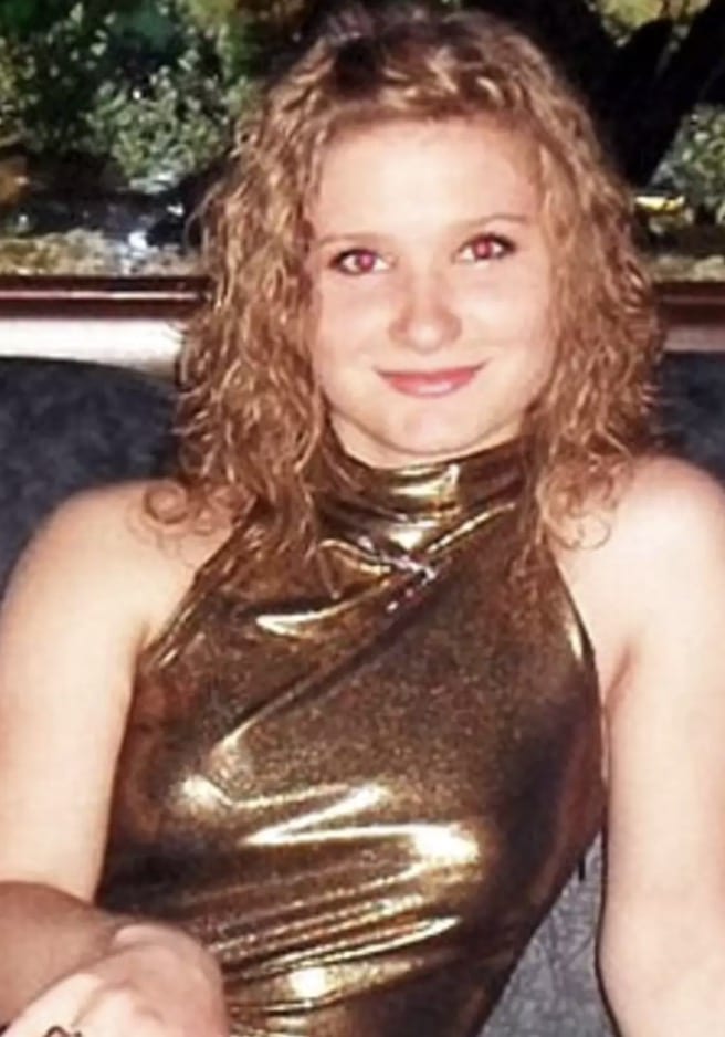 Olga Moskalyova tinha apenas 19 anos quando ela e seu padrasto foram mortos por ataques violentos (Arquivo da Família).