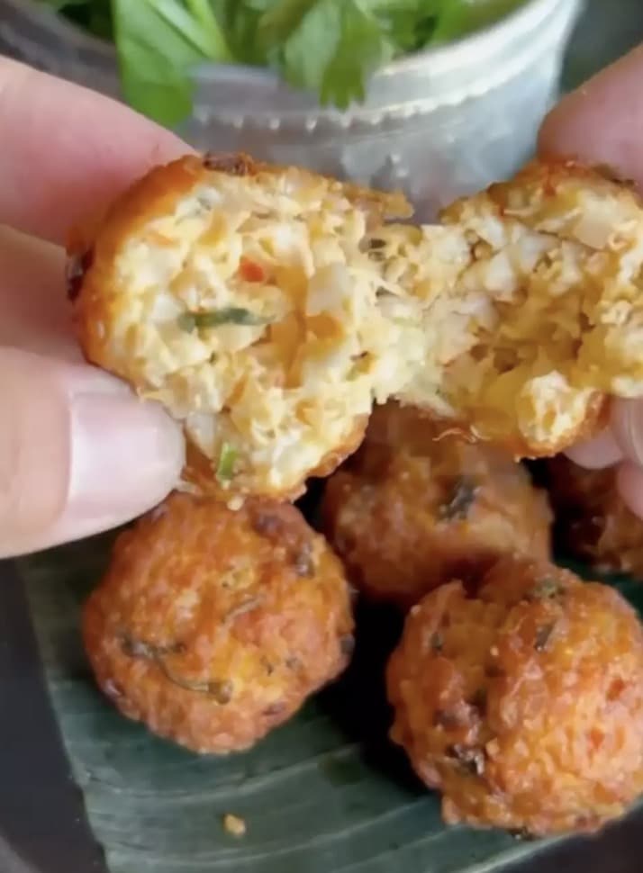 Médica busca indenização após prato apimentado em restaurante deixá-la com "danos permanentes" Os Dragon Balls do restaurante (Coup de Thai/ssindyeats/Instagram)