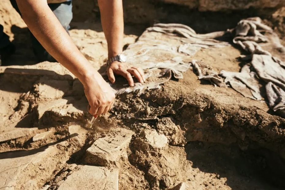 Arqueólogos descobrem esqueletos de 6.000 anos com DNA inexplicável que pode reescrever a história Pesquisadores encontraram humanos primitivos no antigo sítio pré-cerâmico de Checua