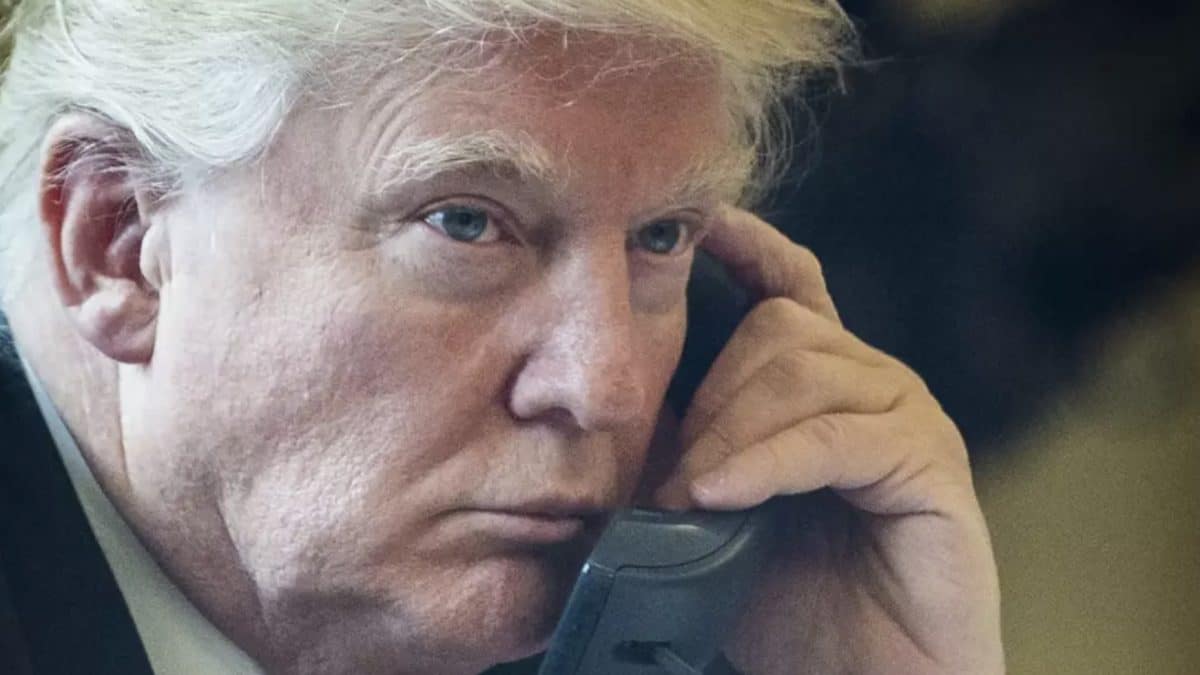 Pessoas ficaram em choque ao ver todos os detalhes do novo smartphone dourado de $499 do Trump