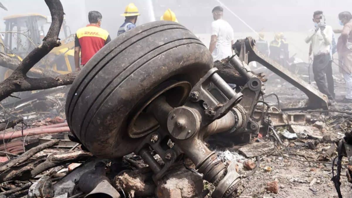 Piloto do voo da Air India pode ter salvado milhares de vidas com ato heroico final momentos antes do acidente