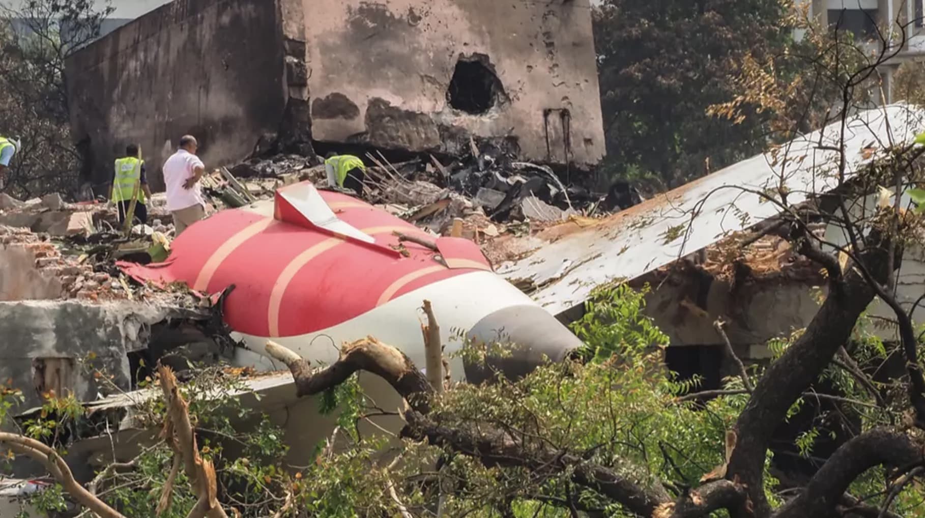 Piloto veterano que voou por 40 anos diz que o acidente da Air India era inevitável e explica o que acha que deu errado Piloto veterano que voou por 40 anos diz que o acidente da Air India era inevitável e explica o que acha que deu errado