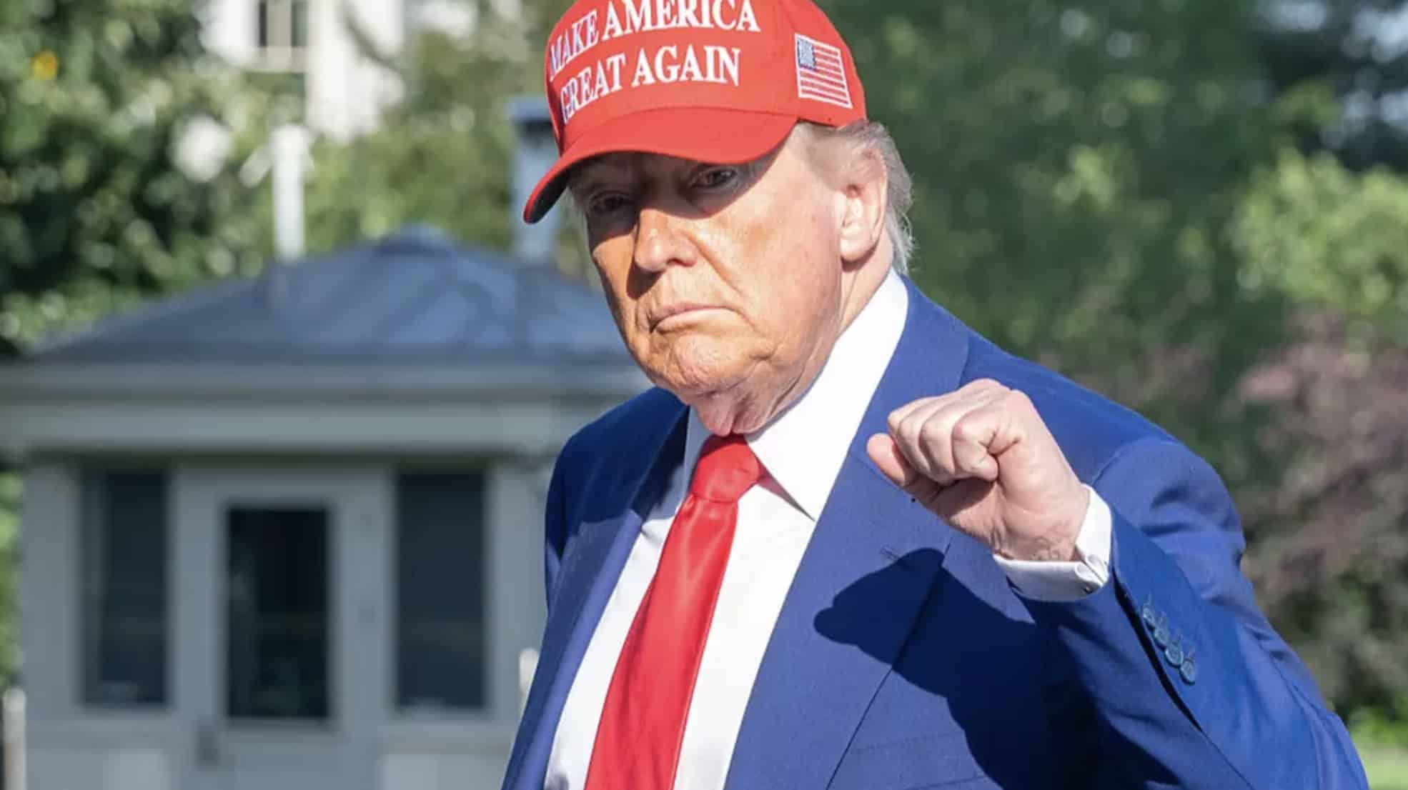 Trump divulga mensagem contundente enquanto o Irã alerta sobre "consequências eternas" após ataques dos EUA Trump divulga mensagem contundente enquanto o Irã alerta sobre "consequências eternas" após ataques dos EUA