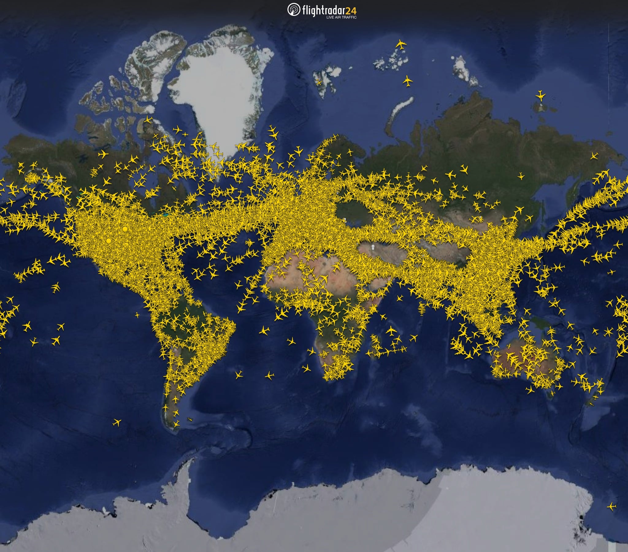 Detalhe assustador visto em mapa ao vivo de aviões no céu deixa pessoas desconfortáveis Vários usuários das redes sociais notaram uma imagem assustadora (Flight Radar 24)