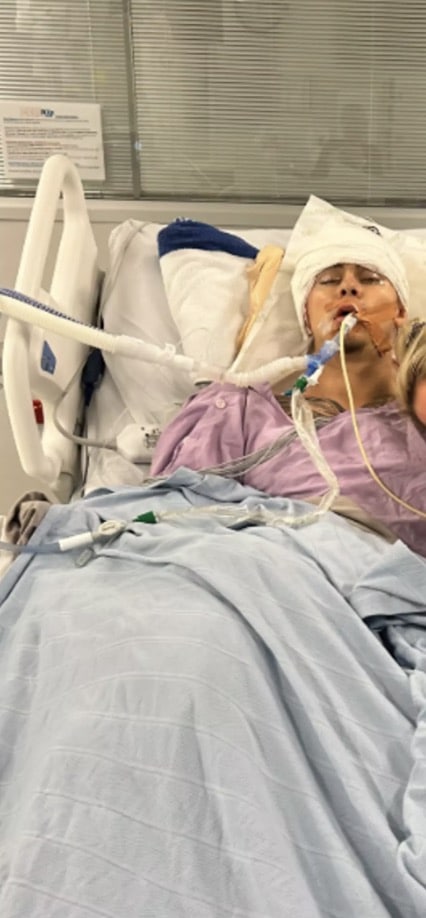 Adolescente morre após bater a cabeça em trágico acidente enquanto comemorava "nova vida" com a namorada A família de Sonny está arrecadando dinheiro para trazer seu corpo de volta para casa (GoFundMe)