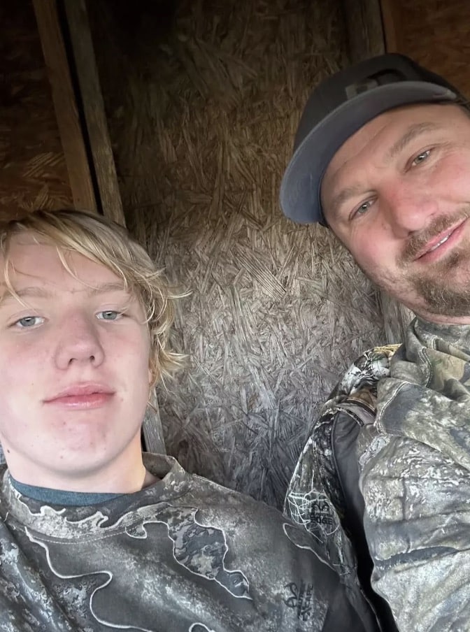 A mãe de Caleb disse que ele chegou a “enviar uma foto da arma” para o golpista na tentativa de parar as ameaças (Kennedy News)