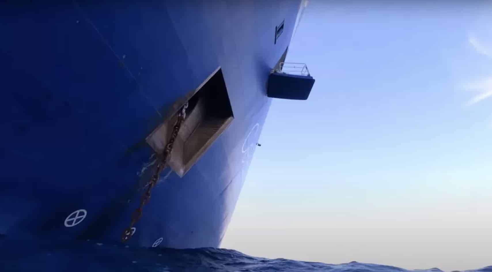 A realidade "aterrorizante" mostrada após homem deixar cair GoPro no oceano a partir de navio de cruzeiro
