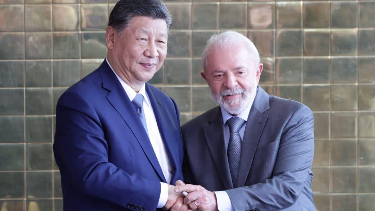 China defende Brasil de tarifaço do Trump e faz acusação aos EUA