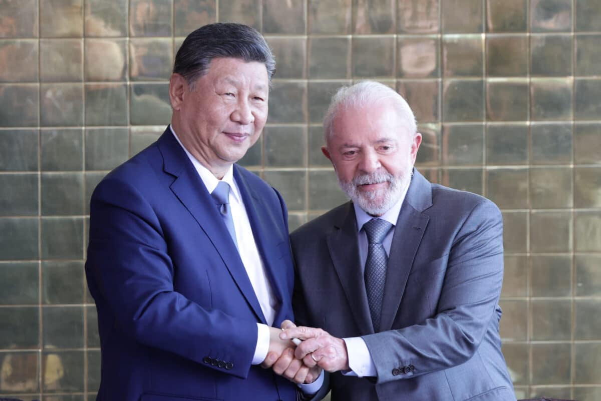 China defende Brasil de tarifaço do Trump e faz acusação aos EUA China defende Brasil de tarifaço do Trump e faz acusação aos EUA