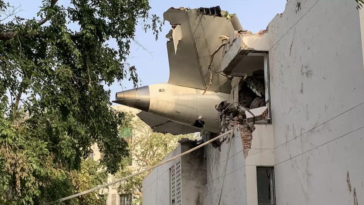 Conversa arrepiante que os pilotos tiveram segundos antes do acidente da Air India que matou 260 pessoas