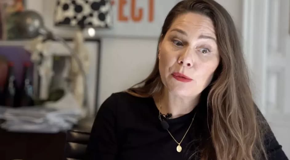 Percentual chocante de pessoas que se masturbam no trabalho após chefe conceder pausas de 30 minutos para prazer Erika Lust está tentando quebrar o tabu da masturbação (The News Movement/YouTube)