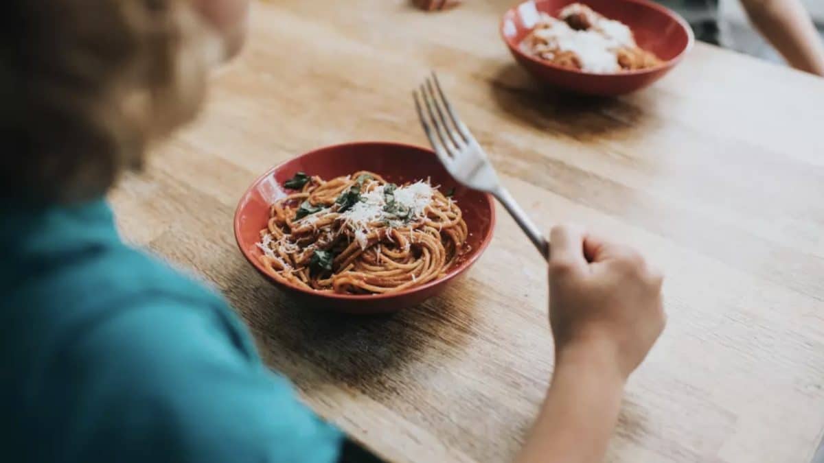 Estudante teve morte horrível apenas um dia após comer macarrão preparado com antecedência