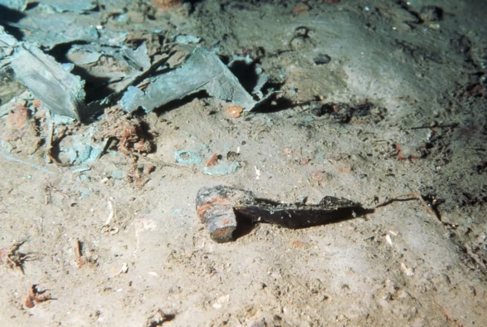 Pessoas estão apenas agora descobrindo o verdadeiro motivo de não haver esqueletos nos destroços do Titanic Expedições ao Titanic encontraram roupas de pessoas, mas não os corpos que as usavam