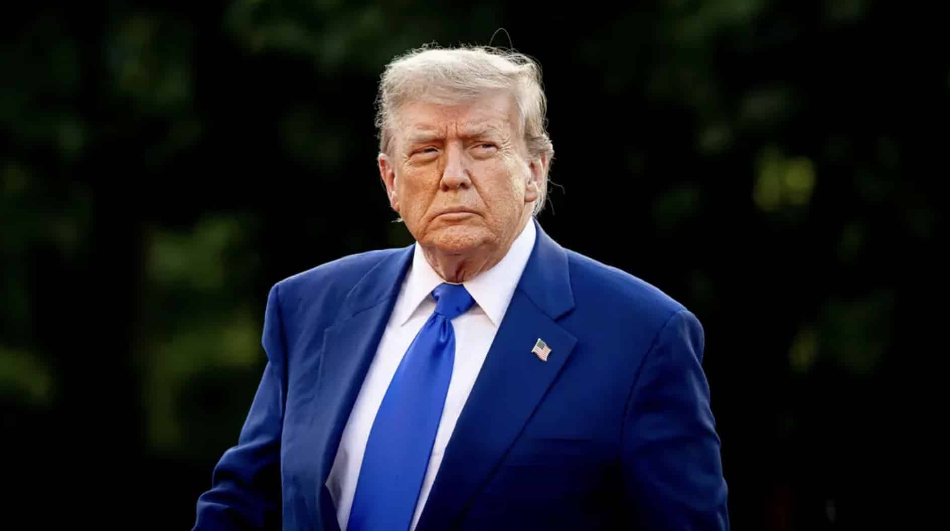 Foto bizarra de Trump como Superman compartilhada pela Casa Branca faz pessoas questionarem uma coisa