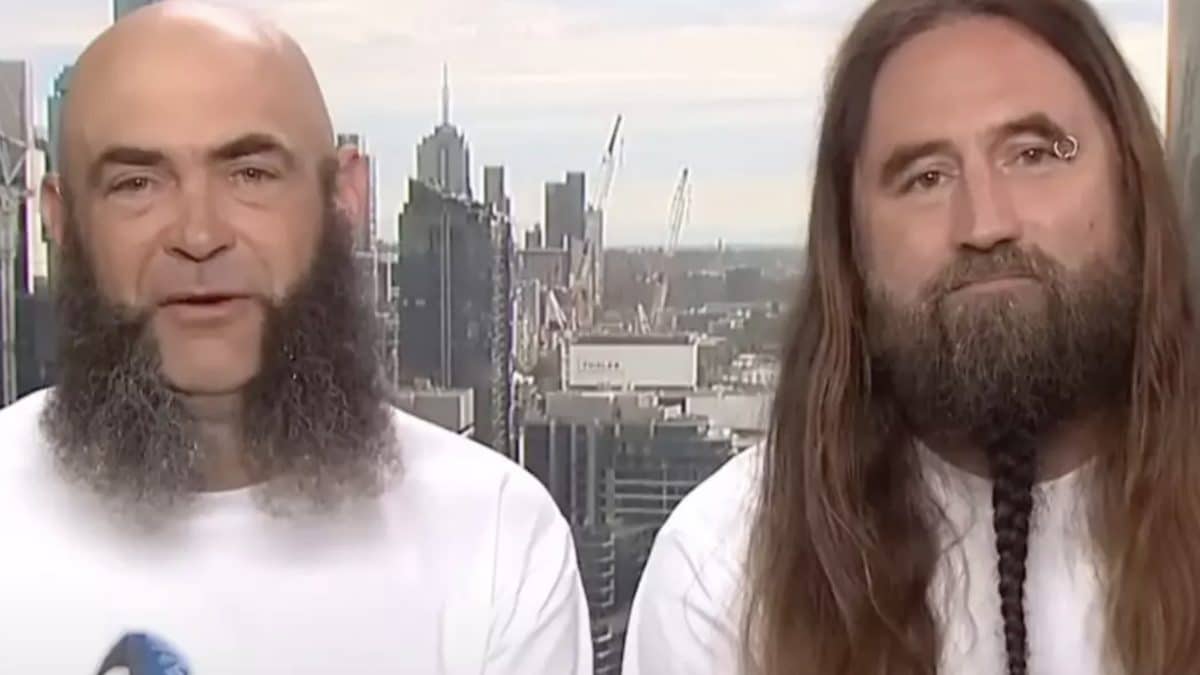 Homens que possuem o "hambúrguer mais antigo do mundo" do McDonald’s mostram como ele está 29 anos após a compra