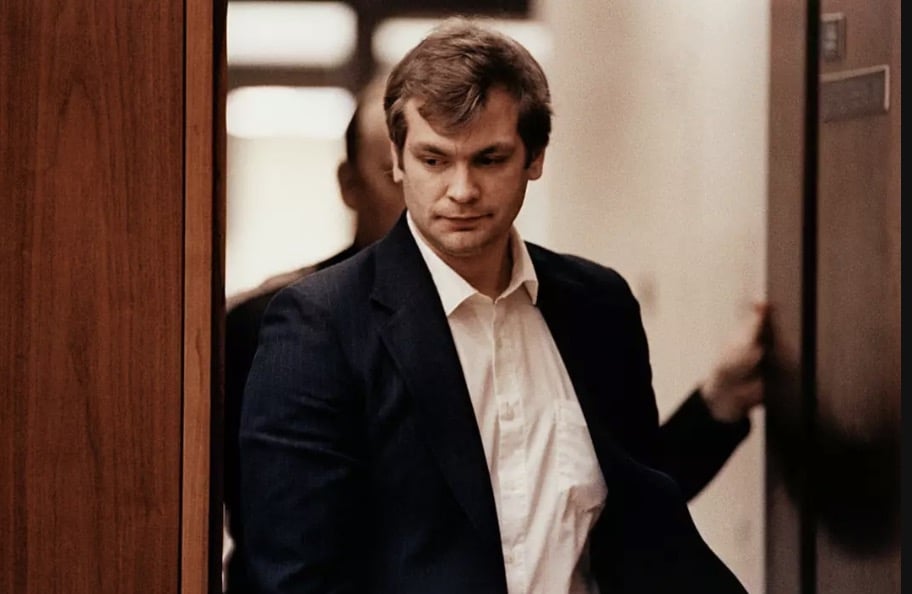 Homem que matou o assassino perturbado Jeffrey Dahmer explica por que fez isso Jeffrey Dahmer foi condenado pelo assassinato de 15 homens em 1992, sendo que se acredita que o total de vítimas tenha sido 17