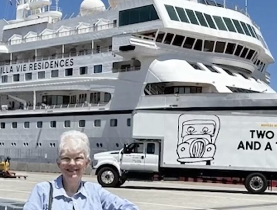 Mulher que vendeu tudo para viver em um navio de cruzeiro explica por que isso 'custa menos' do que viver em terra firme Lane pretende permanecer no navio de cruzeiro durante toda a sua jornada de 15 anos (NBC 4)