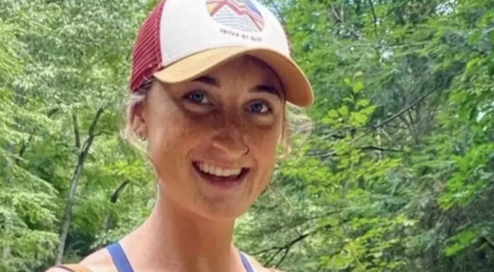 Mulher de 27 anos revela o único sintoma que os médicos continuavam "desconsiderando" antes de ser diagnosticada com câncer em estágio 4 Mulher de 27 anos revela o único sintoma que os médicos continuavam "desconsiderando" antes de ser diagnosticada com câncer em estágio 4