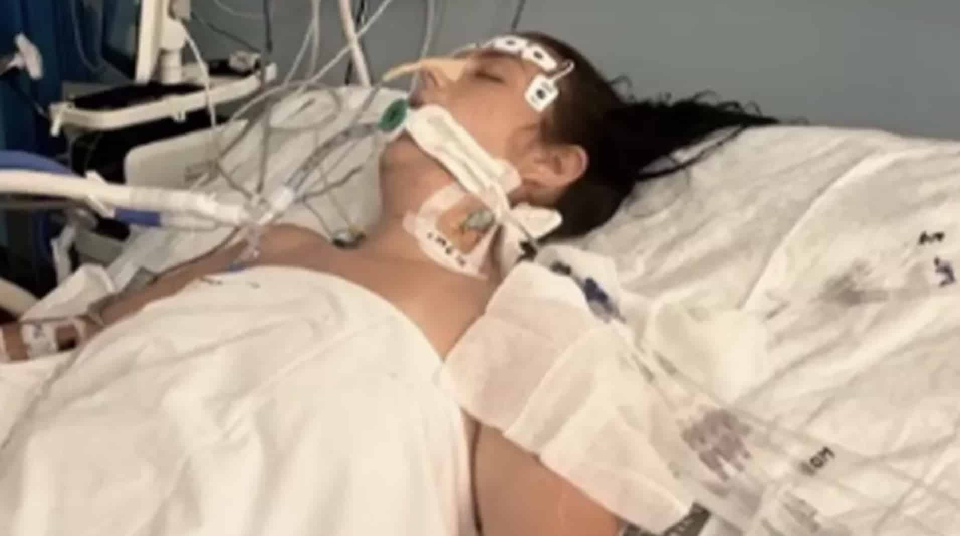 Mulher de 29 anos entra em coma após fazer tatuagem durante viagem de despedida de solteira Mulher de 29 anos entra em coma após fazer tatuagem durante viagem de despedida de solteira