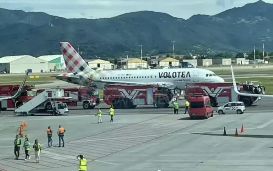 O avião estava prestes a decolar quando a tragédia aconteceu (Twitter/@vanguardintel)