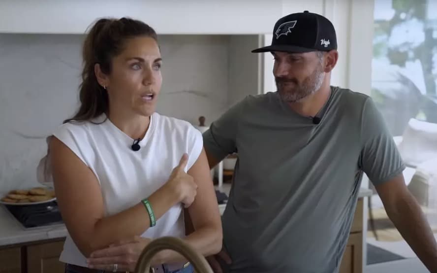 Os pais Abby e Dave Deterding chamaram o acidente de milagre, após seu filho de nove anos conseguir retirar uma flecha da própria cabeça (KARE 11)