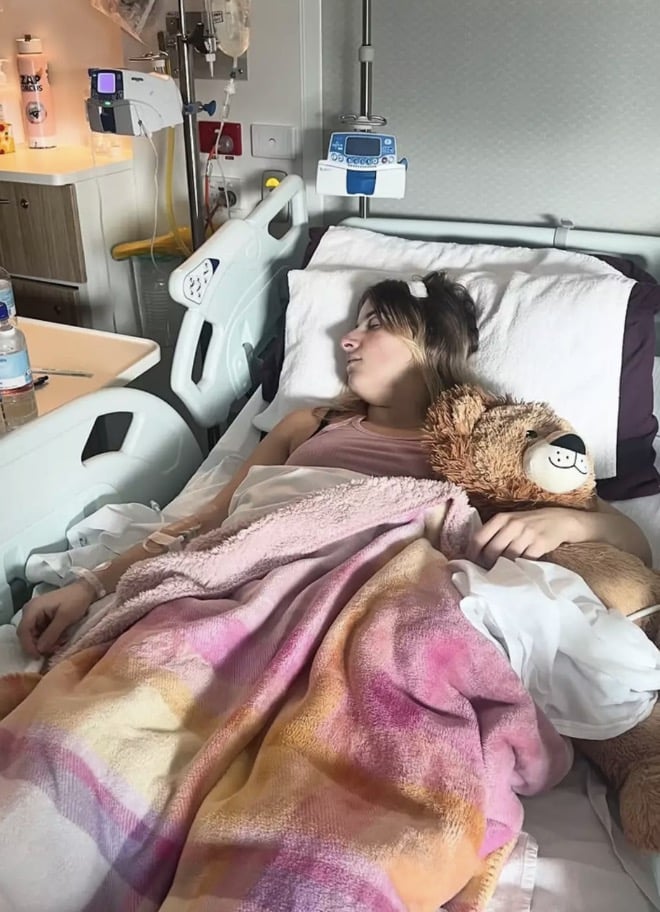 Mulher de 30 anos é diagnosticada com tumor cerebral após relatar sintoma comum ao médico Paige está se recuperando de um tumor cerebral (@paigefootner Instagram)