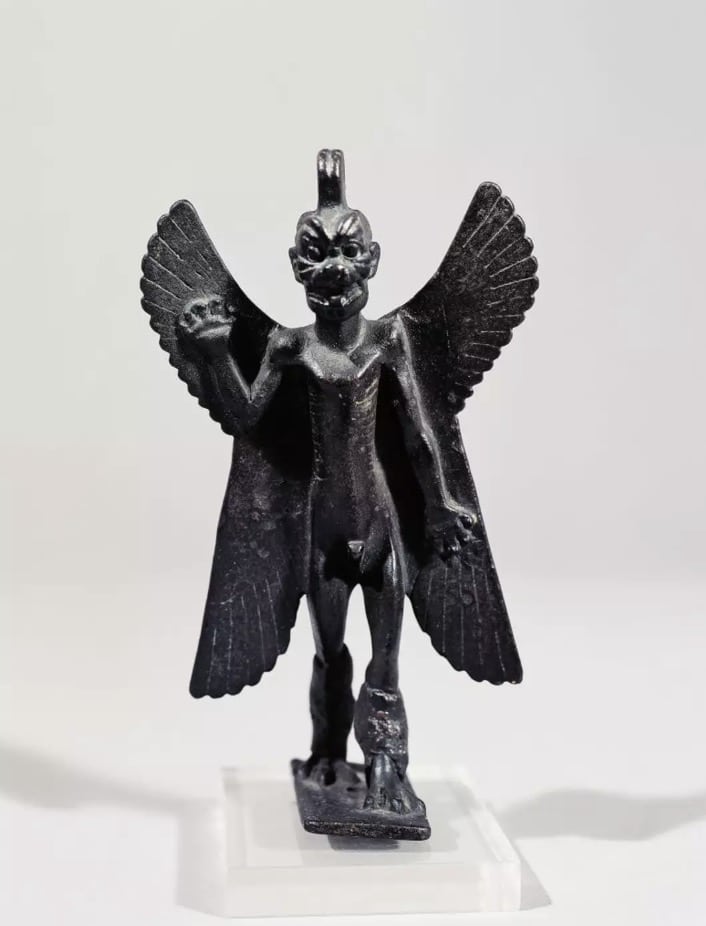 Pessoas estão queimando seus Labubus após descobrirem teoria da conspiração perturbadora Pazuzu era o nome do demônio em O Exorcista