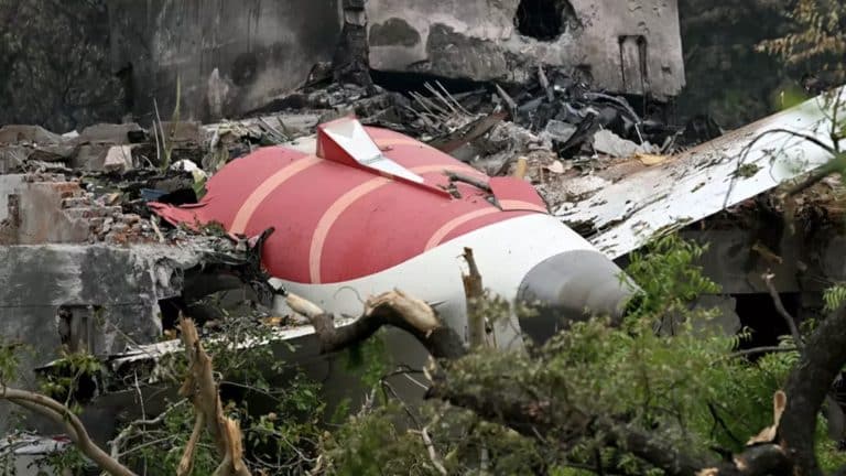 Relatório da Air India revela o que causou o acidente que matou 260 pessoas