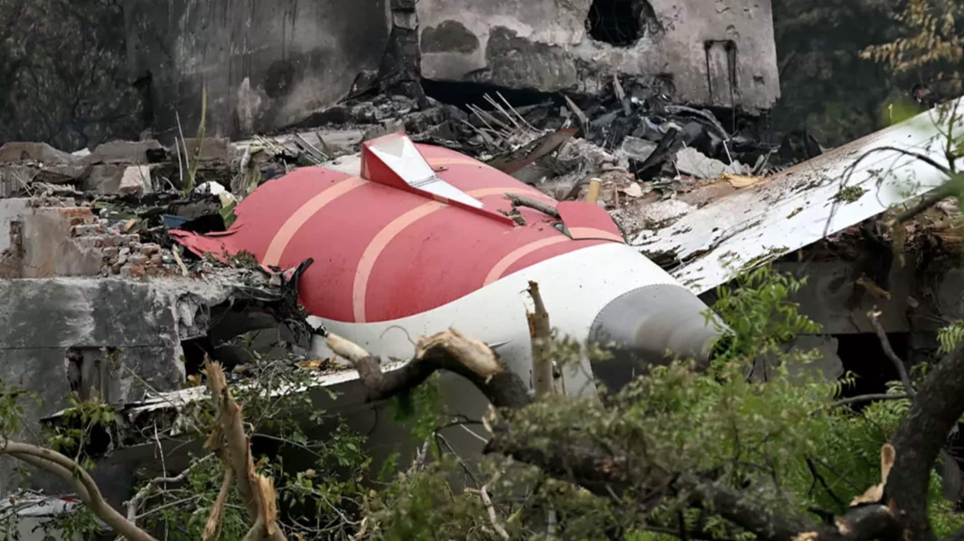 Relatório da Air India revela o que causou o acidente que matou 260 pessoas Relatório da Air India revela o que causou o acidente que matou 260 pessoas