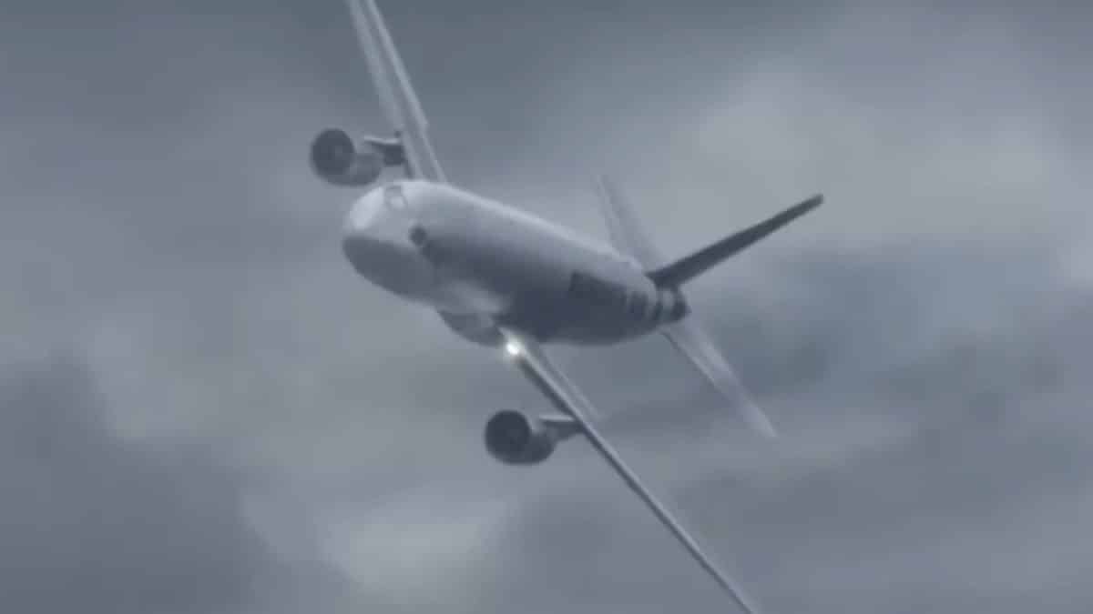 Simulação aterrorizante mostra exatamente como sobreviver a um acidente de avião, segundo a ciência.