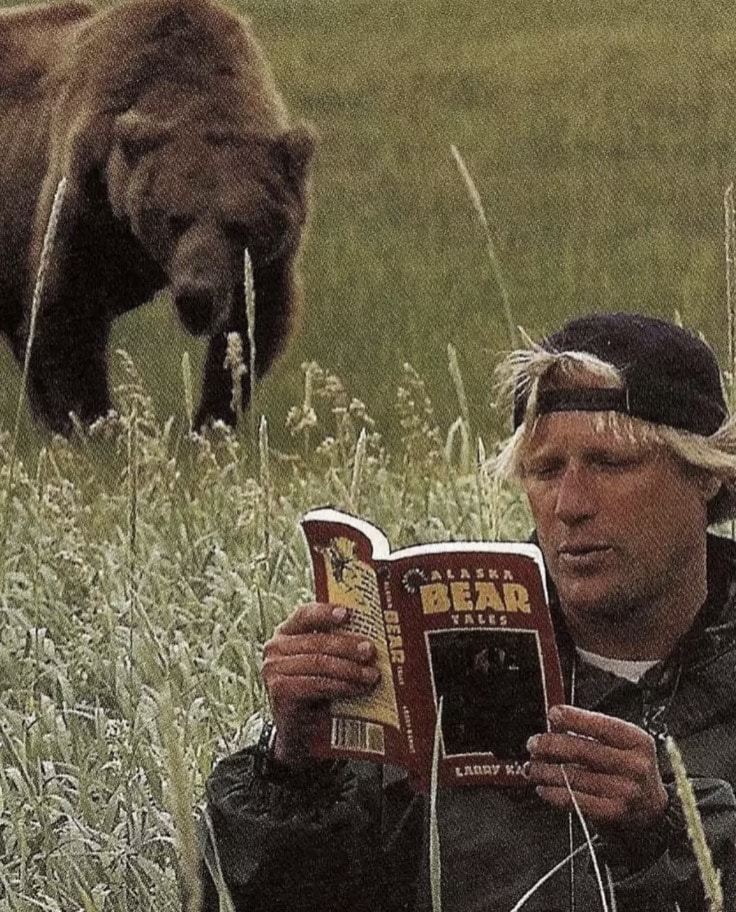 Filmagem horripilante foi registrada de casal que sofreu a "pior morte de todas" ao ser devorado por um urso Timothy Treadwell era um entusiasta de ursos (Lionsgate Films)