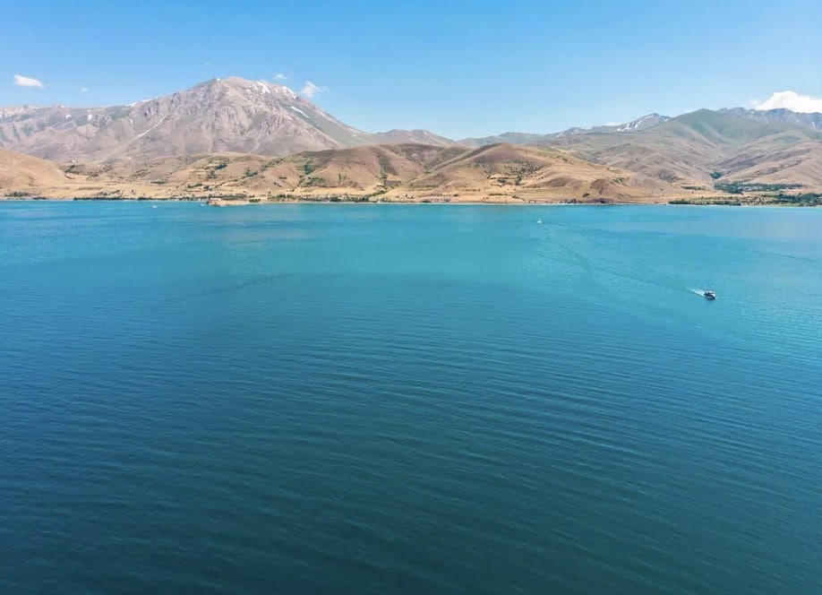 A antiga cidade subaquática está localizada a 26 metros de profundidade no Lago Van, no leste da Turquia
