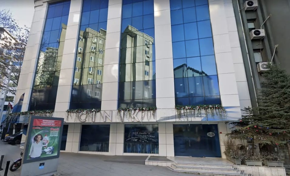Homem morre tragicamente após cirurgia de transplante capilar dar terrivelmente errado A clínica contestou as alegações ‘imprecisas’ divulgadas pela mídia (Google Maps)