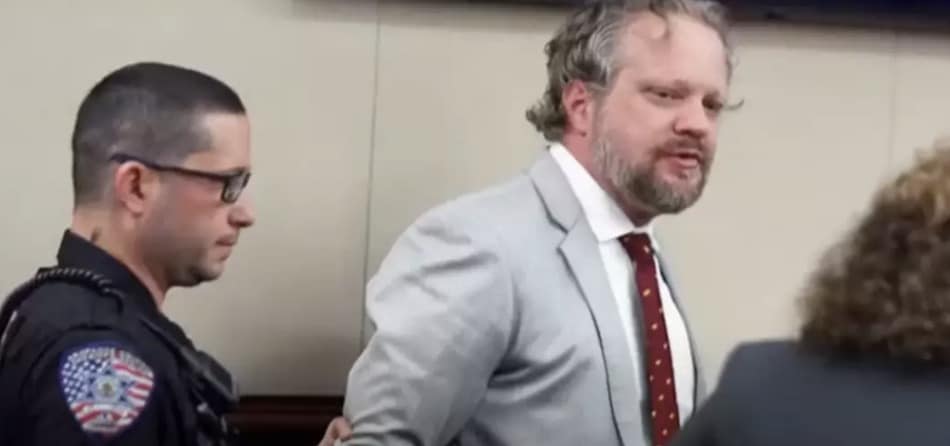 Craig também foi condenado por outras acusações, incluindo solicitação para cometer assassinato, adulteração de provas físicas e perjúrio (NBC News/YouTube)